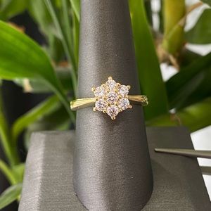 10K Yellow Gold CZ Flower Pendant